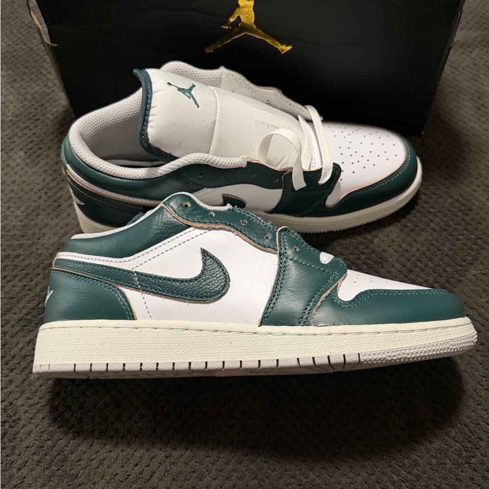 Jordan 1 Low Oxidized green in size 7Y/8.5W - Picture 4 of 7